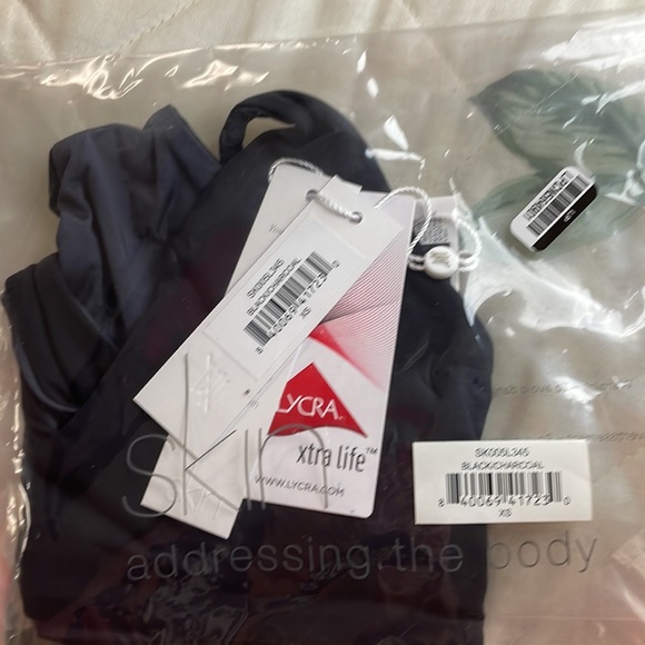 The Reversible Selby Bikini Top Only. NWT - Picture 8 of 9